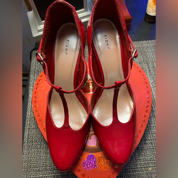 Fioni candy-apple red heels 👠 Size 6 - Picture 1 of 4
